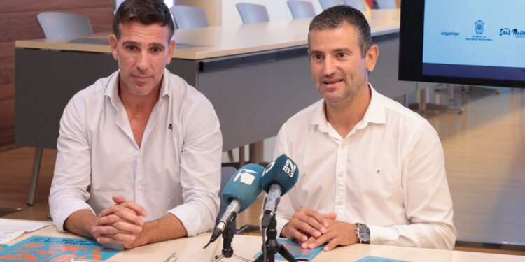 El concejal de Fiestas, Miguel Tur, y el alcalde de Sant Antoni, Marcos Serra, en la presentación de las fiestas.
