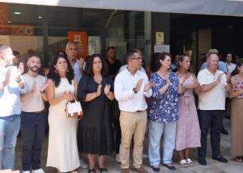 Minuto de silencio de la corporación y personal del Ayuntamiento de Ibiza por el terremoto en Colombia.