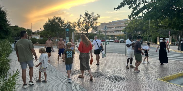 Turismo familiar en Cala de Bou.