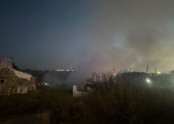 La intensa humareda del incendio de ses Feixes ha generado una gran alarma.