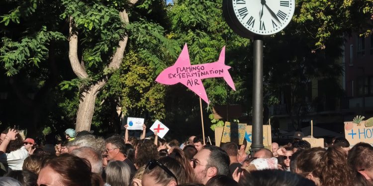Imagen de la manifestación de este 20 de septiembre en Ibiza contra la ampliación del aeropuerto de es Codolar. Foto: Noudiari / CM.