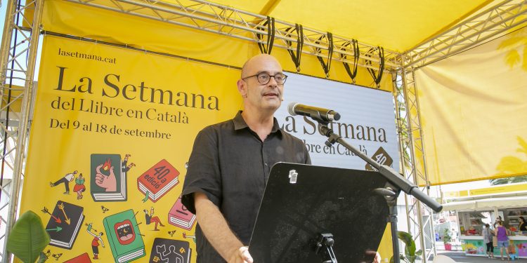 Sebastià Alzamora en una imagen en la Setmana del llibre en català.