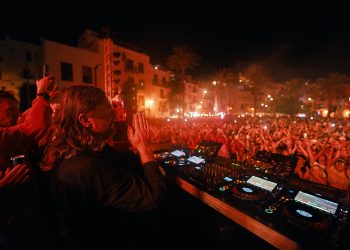 Solomun en una edición anterior de su actuación en el puerto de Ibiza. Foto Raúl Sánchez Pachá