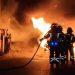 Varios efectivos de los Bomberos de Ibiza atacan el fuego que ha incendiado un camión y parte de una nave industrial en Sant Antoni.