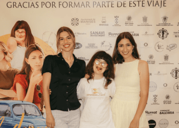 Sara Alonso, Sofía Rumenova y Ana Escandell en la presentación del cortometraje en Manises. Imagen de @unlargoviajecortometraje