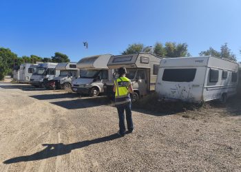 Imagen de una de las inspectoras del Consell de Ibiza subida a redes por el director insular de Transportes, Roberto Algaba