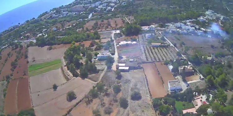 Imagen aérea del Ibanat de la zona afectada por el incendio y alrededores.