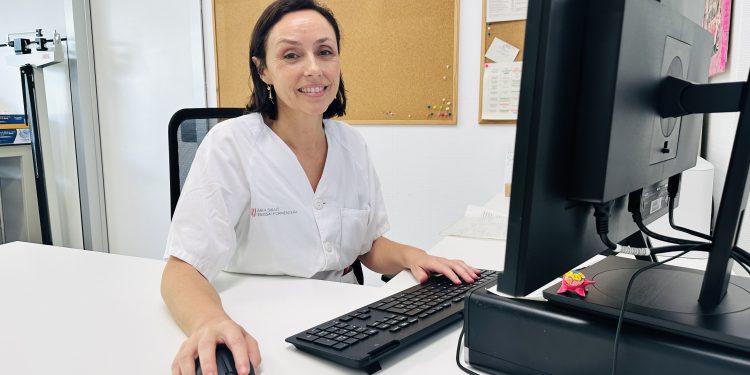 Ana López, enfermera con 32 años de experiencia. Foto Noudiari.es