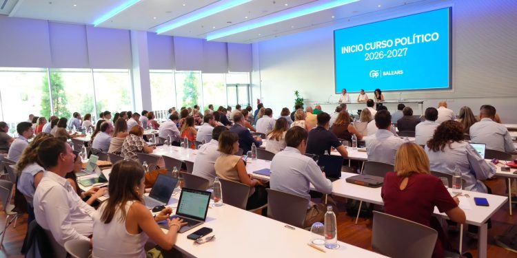 El Partido Popular de Balears ha iniciado el curso político este lunes, en una jornada en la que la presidenta Marga Prohens ha presentado la campaña “Dit i fet” para rendir cuentas con los ciudadanos.