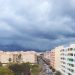 Imagen del cielo de Ibiza este mediodía en el centro de la ciudad. Foto: Noudiari