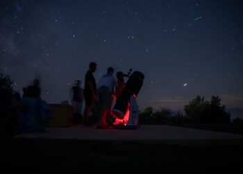 Una noche para observar las estrellas desde Cala d'Hort.