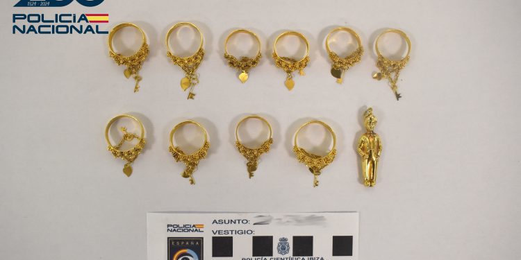 Joyas recuperadas por la Policía Nacional procedentes del robo en la Joyería Pomar el pasado 27 de agosto.