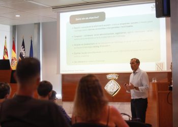 El director general de Vivienda y Arquitectura del Govern, José Francisco Reynés, durante la presentación de la nueva web del Observatorio de la Vivienda y los datos de Ibiza.