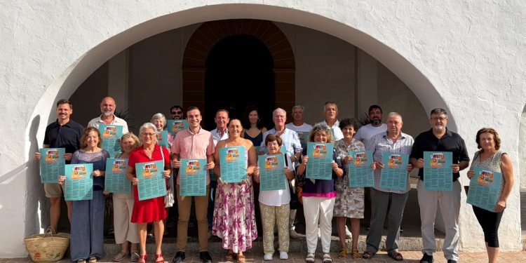 Imagen de representates de las organizaciones participantes y del Ayuntamiento de Sant Josep en Sant Jordi.