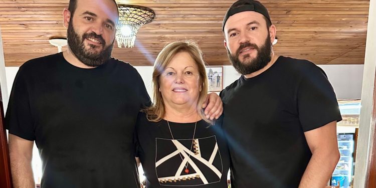 Juan Miguel Riera lleva ahora la cocina de Can Salvadó, restaurante que regenta junto a su hermano Sergio, siguiendo los pasos de su madre, María.