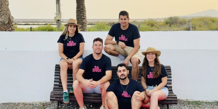 Cinco amigos y amigas son IAA TUU! y organizan Sa Breix.