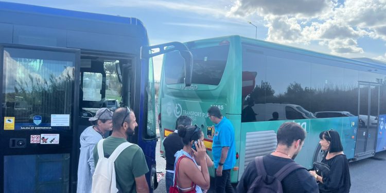 Imagen de la escena del accidente esta tarde en la carretera de Santa Eulària, a la altura de Can Ramon. Foto: Noudiari