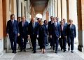 Marga Prohens y diputados del PP, entre ellos Vicent Marí, llegando esta mañana juntos al Parlament.