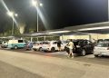 Aparcamiento de supermercado en el que anoche no funcionaron los mandos a distancia de apertura de los coches. Foto Noudiari.es