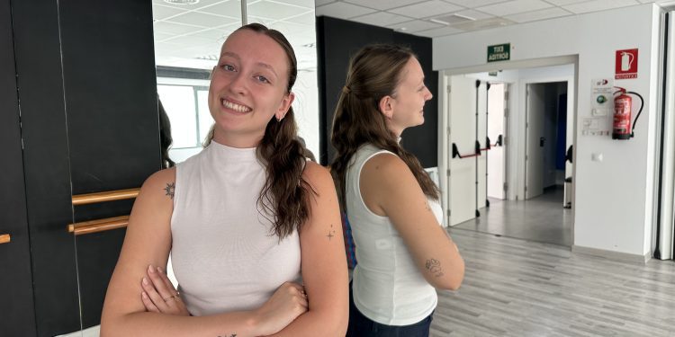 Laia Gabaldón Caballo en la sala de ensayo de baile en la segunda planta del C19.
