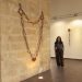 Neus Riera, Riqueta, junto a algunas de las obras que se expondrán en el Far de ses Coves Blanques. Imagen cortesía de la artista.