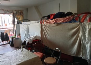 Imagen de las literas hacinadas en pequeñas habitaciones de los pisos inspeccionados. Imagen: Ayto. Sant Antoni
