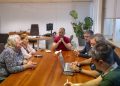 Imagen de la reunión entre vecinos y el conseller Mariano Juan. Imagen: Consell