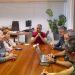 Imagen de la reunión entre vecinos y el conseller Mariano Juan. Imagen: Consell